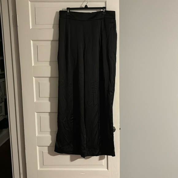 NWT Banana Republic Wide Leg Satin Like Pant